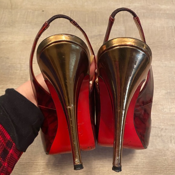 Authentic Louboutin Red Patent Slingback heels - Picture 4 of 8